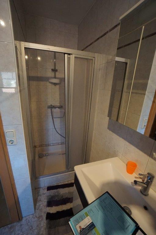 rutschsichere bodenebene Dusche Kirchdorf vorher