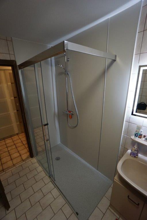 rutschsichere bodenebene Dusche Steyr Land nachher