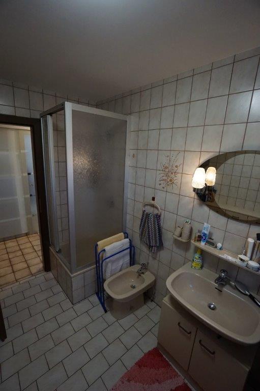 rutschsichere bodenebene Dusche Steyr Land vorher