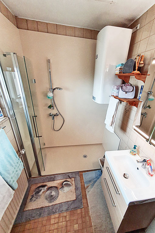 rutschsichere bodenebene Dusche Urfahr Umgebung nachher