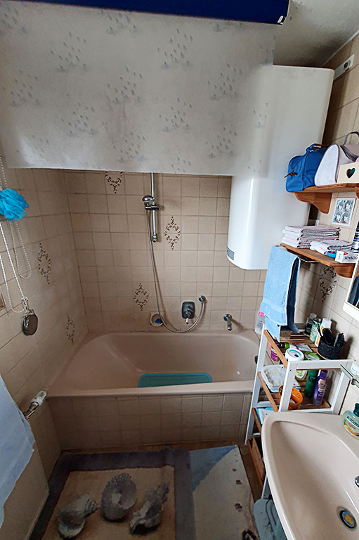 rutschsichere bodenebene Dusche Urfahr Umgebung vorher