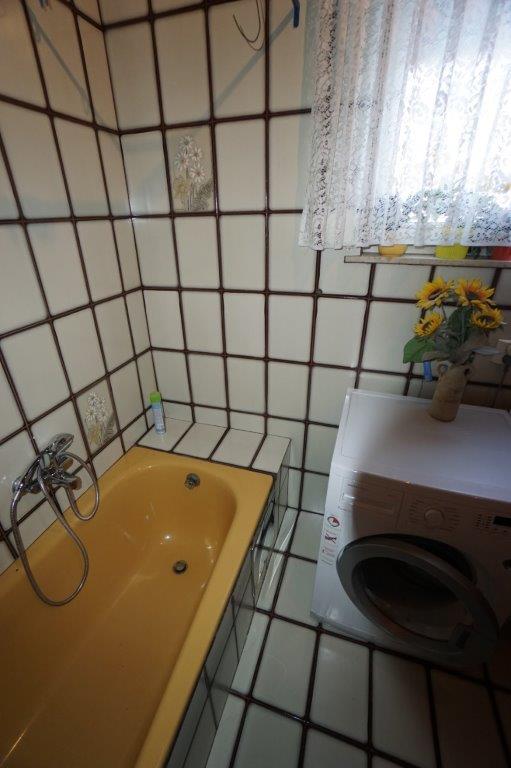 rutschsichere bodenebene Dusche Wels Land vorher